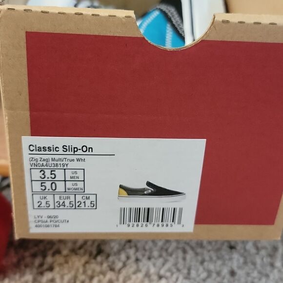 New Vans Classic Slip On Zig Zag Multi / True White Size Women's 5 - Picture 3 of 9